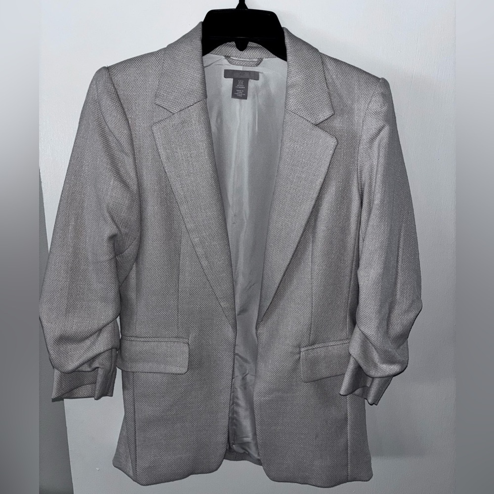 H&M Elegant Cream Women's Blazer
Never worn